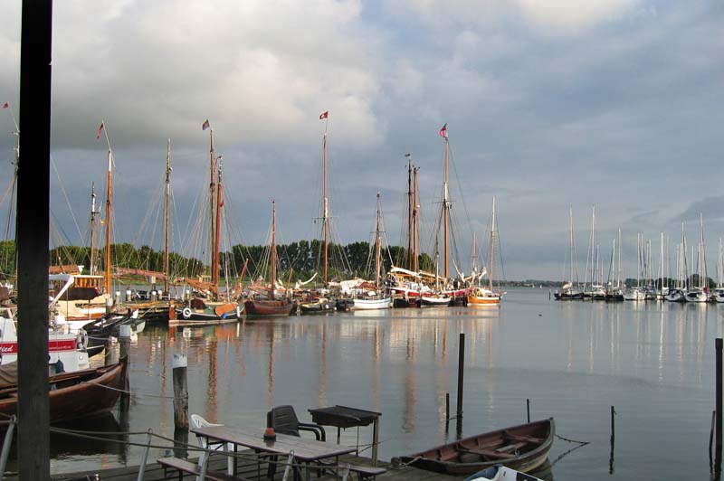 SOT198